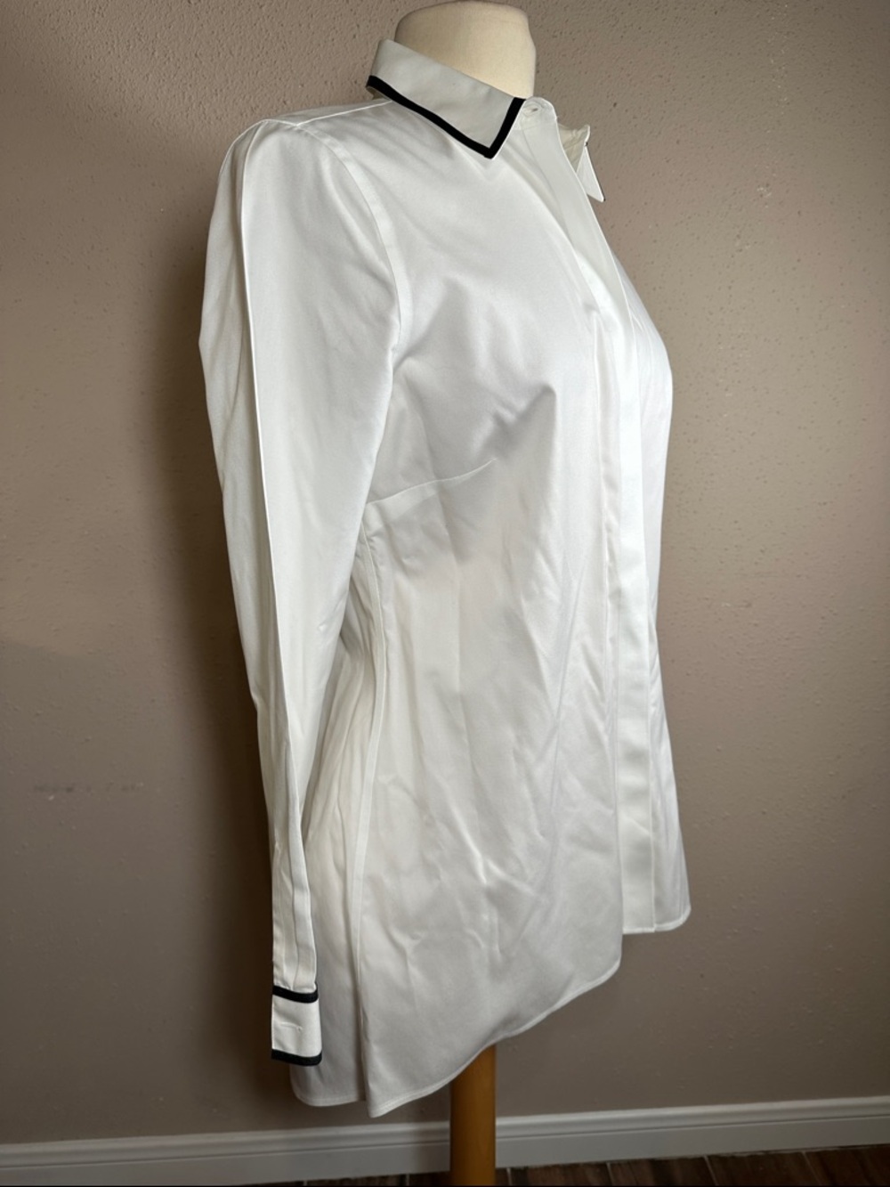 Chicos No Iron Chic Stretch Piping Detail Tunic Shirt Women’s Size 0 Small 4/6 - Picture 5 of 14